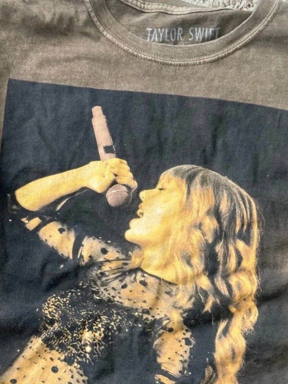 Taylor Swift Signed cd and merch bundle - Picture 2 of 7